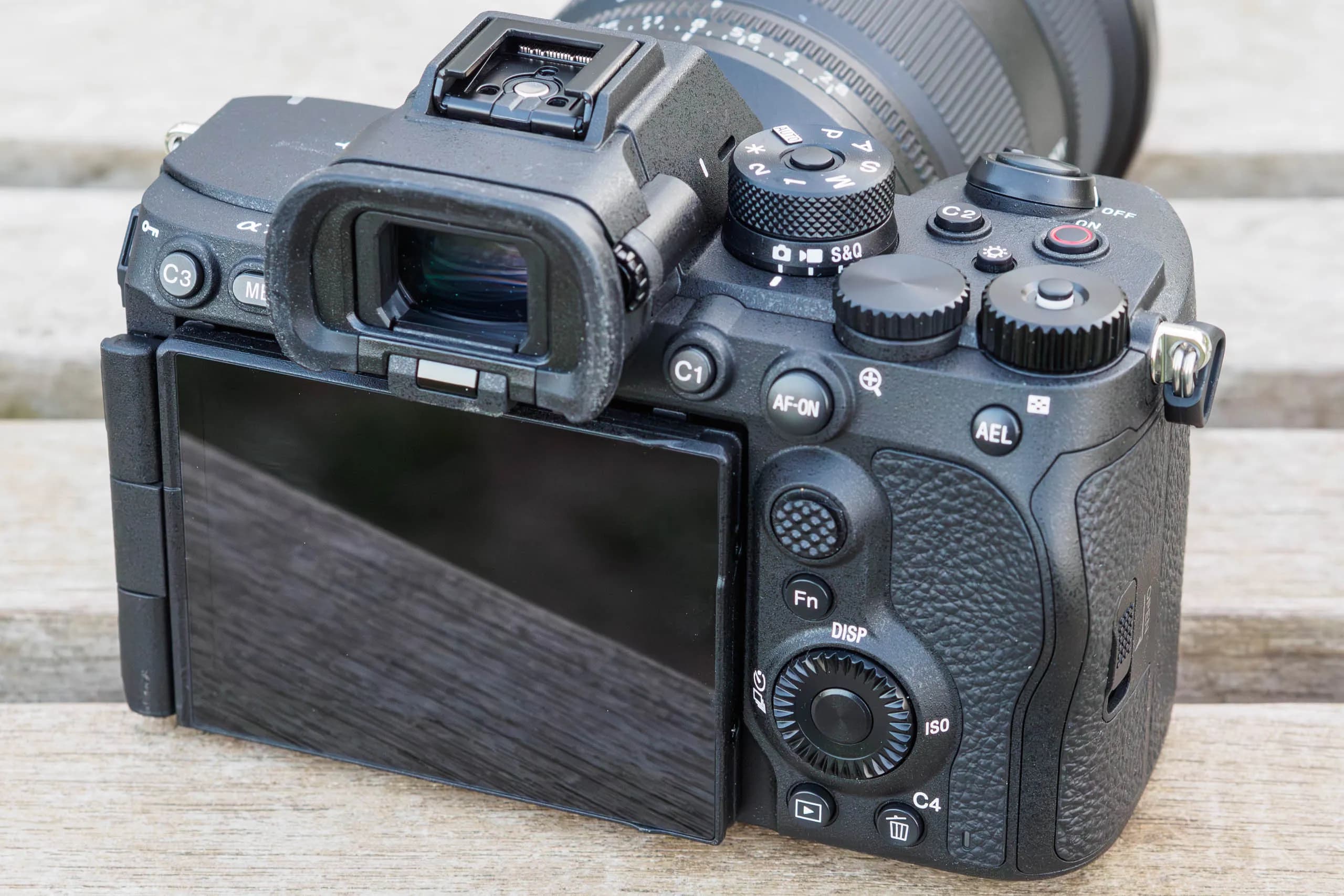 Sony Alpha A7R VI boîtier hybride plein format noir, vue de face avec monture E